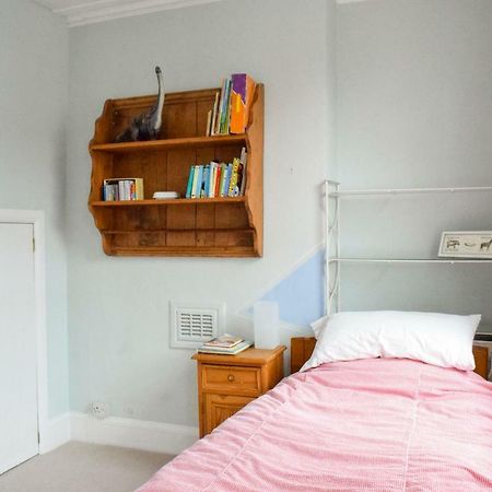 3 Bedroom Family House With A Superb Kitchen And Garden Londres Extérieur photo