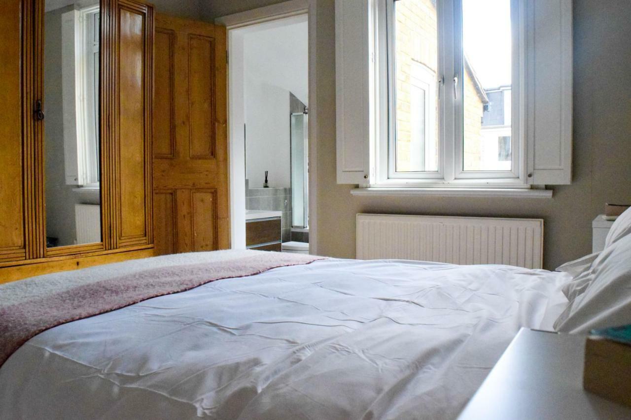 3 Bedroom Family House With A Superb Kitchen And Garden Londres Extérieur photo