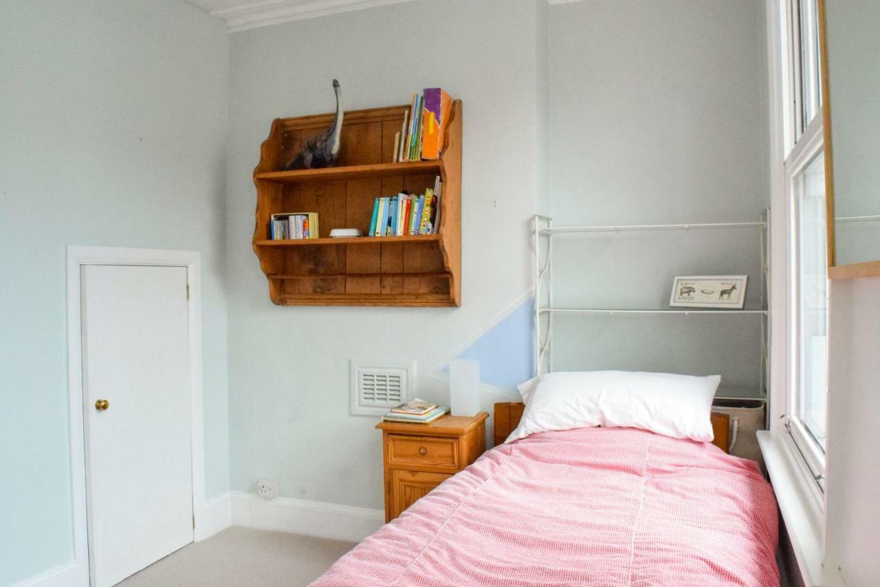 3 Bedroom Family House With A Superb Kitchen And Garden Londres Extérieur photo