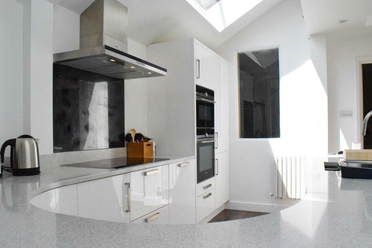 3 Bedroom Family House With A Superb Kitchen And Garden Londres Extérieur photo