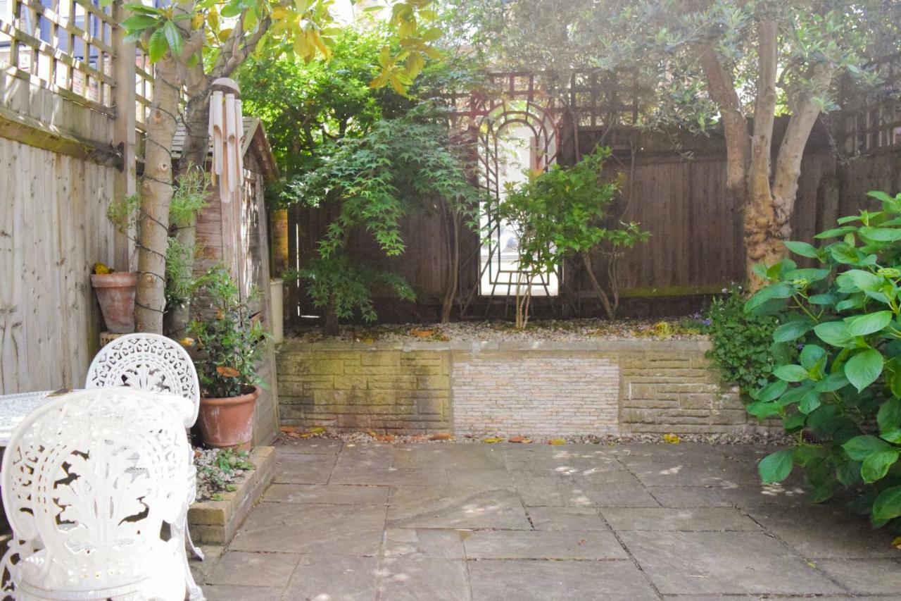 3 Bedroom Family House With A Superb Kitchen And Garden Londres Extérieur photo