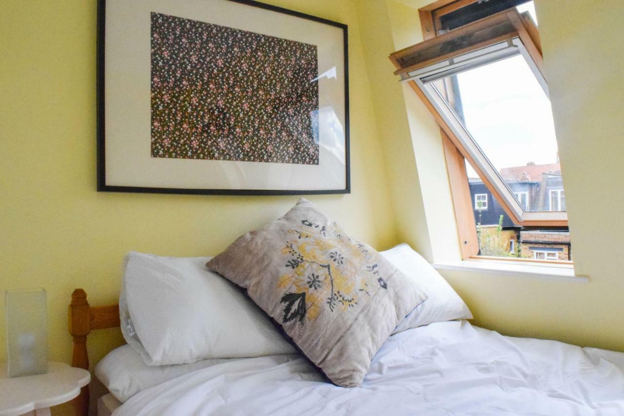 3 Bedroom Family House With A Superb Kitchen And Garden Londres Extérieur photo
