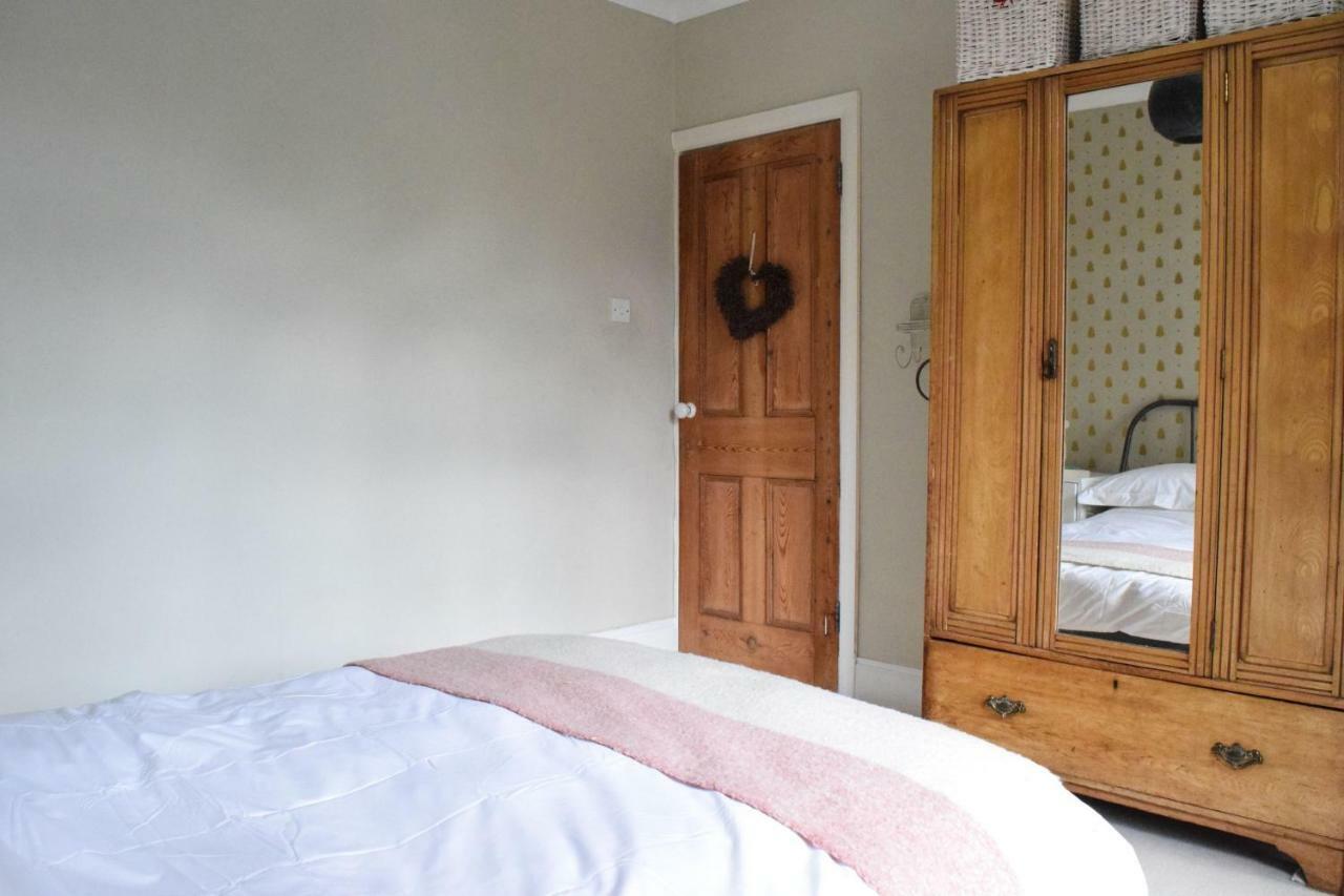 3 Bedroom Family House With A Superb Kitchen And Garden Londres Extérieur photo