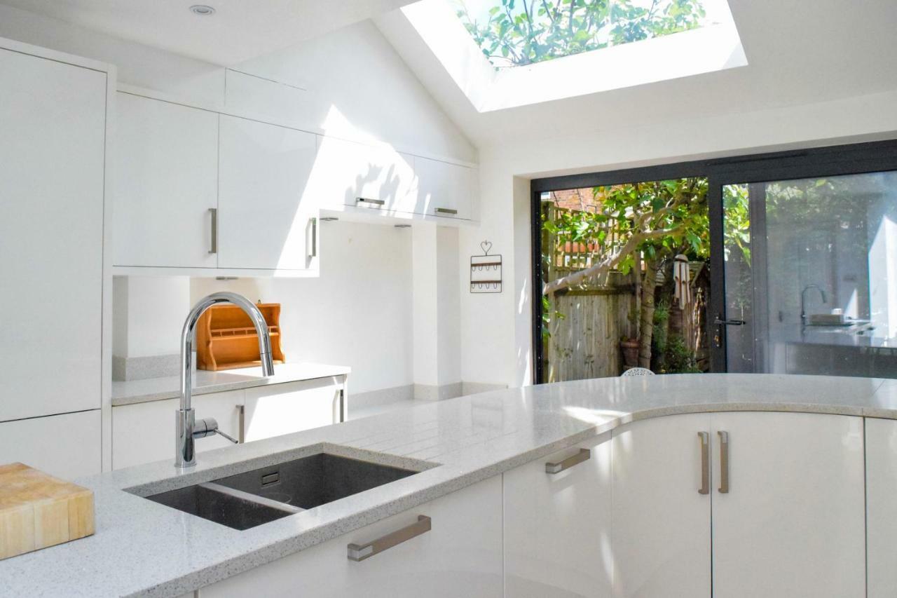 3 Bedroom Family House With A Superb Kitchen And Garden Londres Extérieur photo